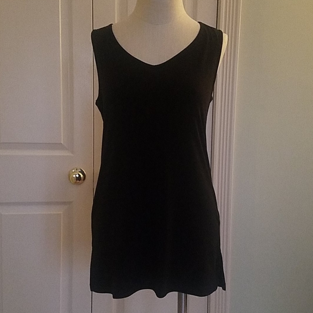 Black sleeveless tunic